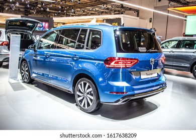 Volkswagen Touran Images Stock Photos Vectors Shutterstock