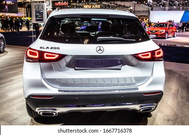 Mercedes Gla Images Stock Photos Vectors Shutterstock