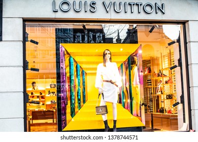 Louis Vuitton Window Display Images, Stock Photos & Vectors | Shutterstock