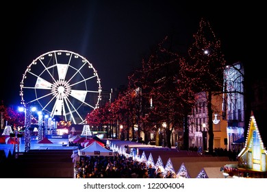 BRUSSELS - DECEMBER 9: Huge Ferris wheel in place Saint Catherine at Winter Wonders Christmas market on December 9, 2012 in Brussels.
