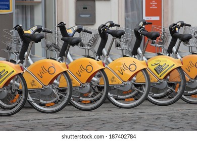 BRUXELLES, BELGIUM - APRIL 6, 2014:  group of yellow bicycles, Villo is the  city's rental self-service system 