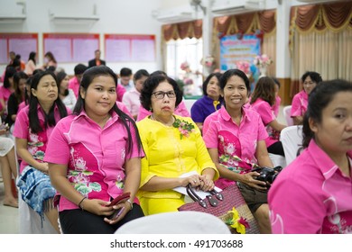 BUA KAEO KESORN SCHOOL,AMPHOE LAT LUM KAEO,PATHUMTANI THAILAND SEPTEMBER,2016 : Unidentified People Join To Retirement Party On September 29,2016 In Bua Kaeo Kesorn School,Patumtani,Thailand.