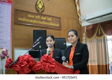 BUA KAEO KESORN SCHOOL,AMPHOE LAT LUM KAEO,PATHUMTANI THAILAND SEPTEMBER,2016 : Unidentified People Join To Retirement Party On September 29,2016 In Bua Kaeo Kesorn School,Patumtani,Thailand.