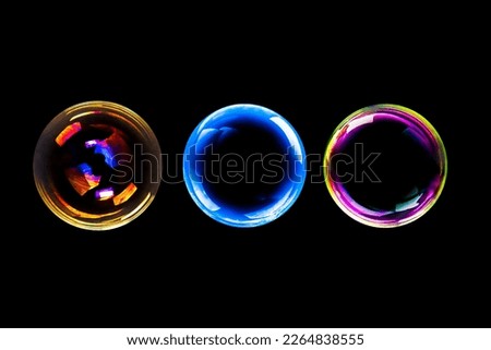 BUBBLES ISOLATED ON BLACK BACKGROUND, LIGHT GLOWING SPHERES ON DARK, CLEAN GLOSSY CIRCLE BACKDROP