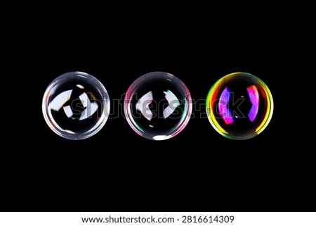 BUBBLES ISOLATED ON BLACK BACKGROUND, WATER BUBBLES ON DARK, FRESH AIR BUBBLES BACKDROP, GLOWING LIGHT SPHERES ON BLACK, LIGHT WEIGHT BUBBLE DESIGN