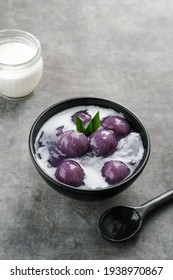 Bubur Candil Or Candil Porridge Is Porridge Made From Purple Sweet Potato Cooked With Coconut Milk, Sugar And Pandan Leaves, Tastes Is Sweet And Delicious. Selective Focus Image.