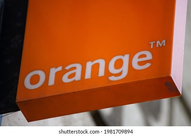 Zeebrasem Scheermes Integreren Orange gsm Images, Stock Photos & Vectors | Shutterstock