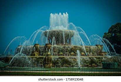 Buckingham Fountain At Millenium Park