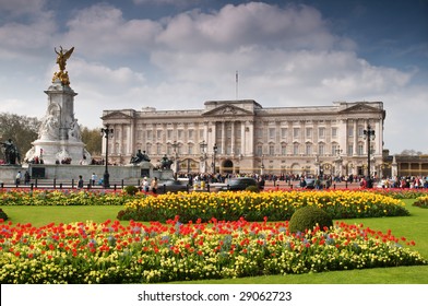 Buckingham Palace with crowed of visitors in spring time.