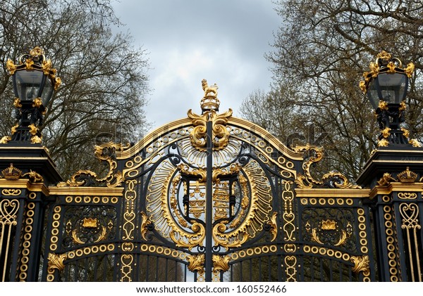 Buckingham Palace Door Detail Stock Photo (Edit Now) 160552466