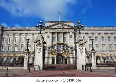 Buckingham palace in London city, England