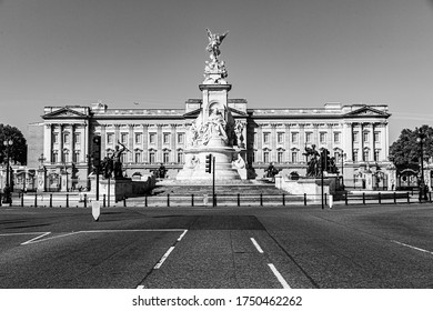 Buckingham Palace With No People Around On A Summer's Morning