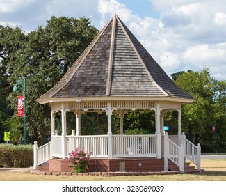 BUDA, TEXAS: SEPTEMBER 2 2015: Buda Texas Gazebo.  Situated 20 Miles South Of Austin, Buda Is A Friendly City With Small Town Charm.