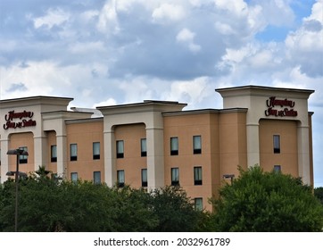 Buda, Texas USA - August 29, 2021: Hampton Inn And Suites Austin South - Buda Located At 1201 Cabela's Drive, Buda, TX 78610. 