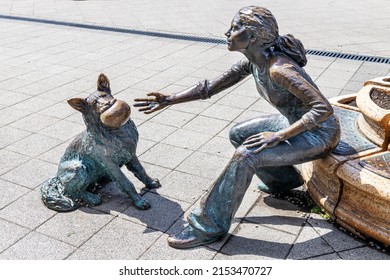 BUDAPEST, HUNGARY - APRIL 25, 2022: Palác Vigadó - Concert Hall, Bronze Statues Of Raffay David Of A Girl That Plays With A Dog, Budapest, Hungary, Europe