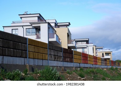 Budapest, Hungary - Mai 23, 2021: Construction Of A New Terraced Apartment House In City Suburb