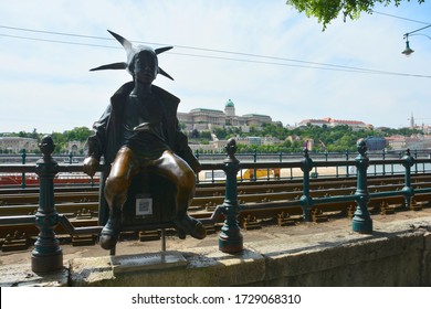 BUDAPEST, HUNGARY - MAY 10, 2020: The Little Princess Statue At Duna Corso Is One Of The Most Visited Area In Budapest But Due To The COVID-19 Pandemic, The Street Is Empty