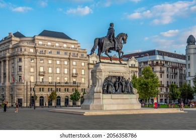 Budapest, Hungary-Sep 27, 2021
Statue of Count Gyula Andrassy, Hungary Prime Minister between 1867 and 1871, in front of the Hungarian Parliament in Budapest Kossuth Square.