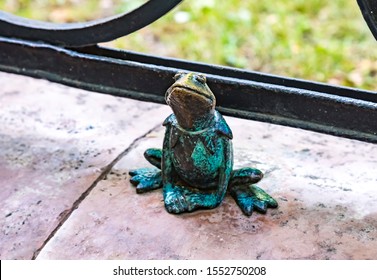 Budapest/Hungary - October 10 2019: Small Bronze Figurine Of A Muppet Kermit The Frog Created By Ukrainian Sculptor Mihail Kolodko In The Park In The Liberty Square, Budapest, Hungary