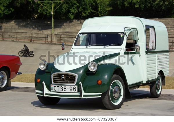 Ongekend Budapestseptember 17 Classic Citroen 2cv Ak400 Stock Photo (Edit PN-24