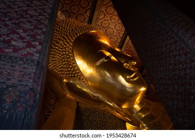 Buddha statue Wat Pho bangkok thailand