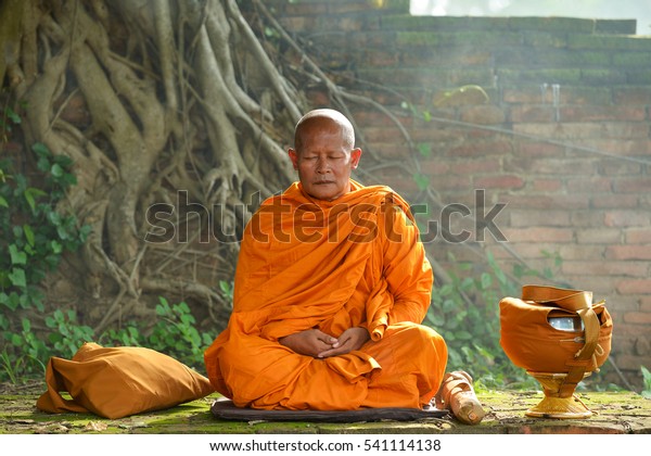 https://image.shutterstock.com/image-photo/buddhist-monks-thailand-600w-541114138.jpg