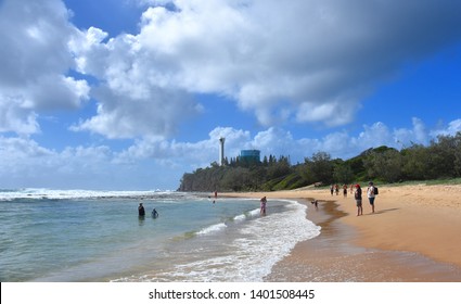 Buddina, Australia - Apr 21, 2019. People Relaxing On Buddina Beach Along Pacific Boulevard (Sunshine Coast, Queensland, Australia) On A Beautiful Day. 