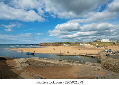 Bude, Devon, UK, September 22nd, 2022, Looking Across The River Neet Towards Summserleaze Beach On A Blue Sky Autumn Day With Holiday Makers Enjoying The Sea, Surf And Golden Sands.