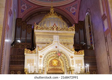 Budpest, Hungary - June 10, 2022: Partial View On Torah Ark In Dohány Street Synagogue In Budapest