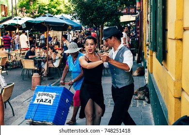 Bueno Aires - JAN 19: Performers Dancing Tango In Buenos Aires, Argentina On 19 January, 2014.