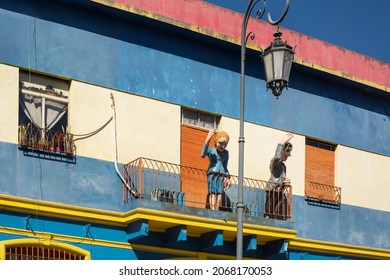 Buenos Aires, Argentina – August 31, 2017: Horizontal View Of Two Figures Of Evita And Juan Domingo Perón Waving From A Balcony Of A Building Painted With The Argentinean Flag Colors In La Boca