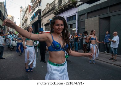 BUENOS AIRES, ARGENTINA - Nov 08, 2015: A Group Of Caucasian People Playing Drums And Dancing In The Streets Of Buenos Aires, Argentina