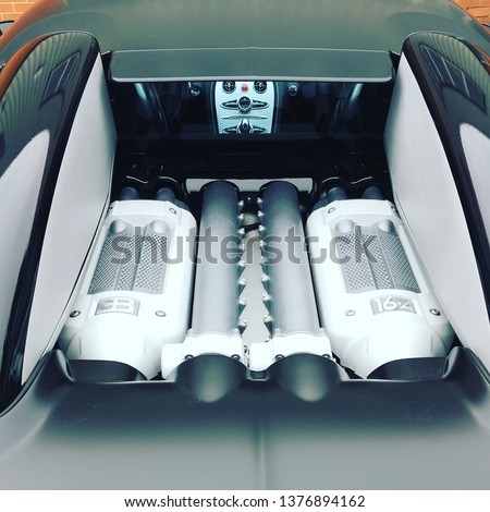 Bugatti Veyron’s cooling intake