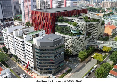 Bugis+ (R) Mall Is Directly Connected By An Overhead Link Bridge To Bugis Junction. Both Malls Have A Combined Net Lettable Area Of More Than 600,000 Sq Ft Of Retail Space, Attracting More Shoppers.