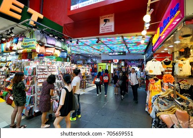 Bugis Singapore Aug 24 2017 View Stock Photo 705659551 | Shutterstock