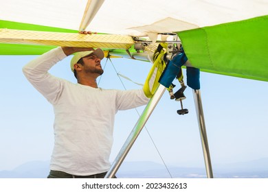 Build And Hang-gliding From Above Delta Wing