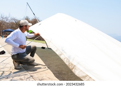 Build And Hang-gliding From Above Delta Wing