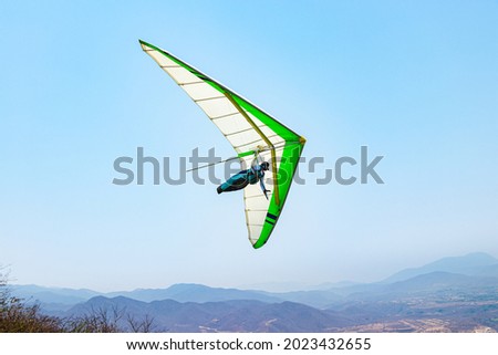 Build and hang-gliding from above Delta wing