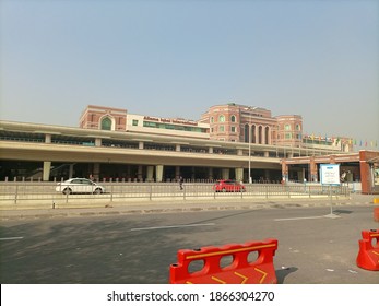 The Building Of Allama Iqbal International Airport. The Signboard Are In Urdu And English  - Karachi Pakistan - Dec 2020