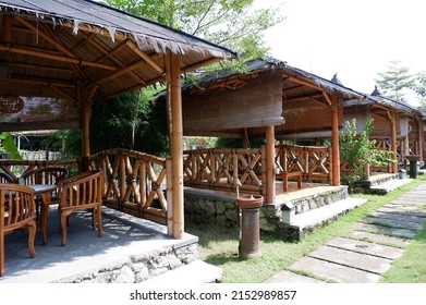 Building Construction Of Bamboo In Kopi Legi Resto. May 6, 2022, Yogyakarta, Indonesia, Restoran Dengan Bentuk Rumah Bambu Tradisional Jawa, Terbuka Dengan Kursi Kursi Kayu Terlihat Menarik Dan Luas