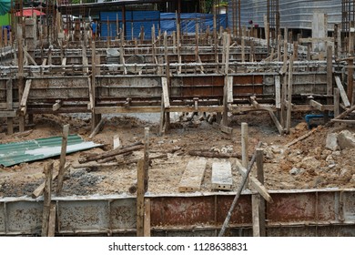 Building Construction Start from the ground up to the upper floor. As a way to transport other buildings such as concrete, steel and wood