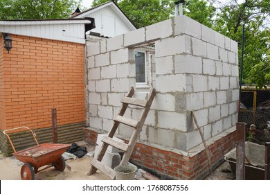 Building Home Addition From Aerated Autoclaved Concrete Blocks To A Brick House.