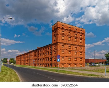Building made with red bricks