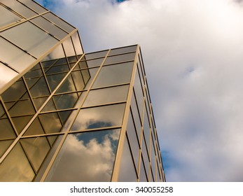 Buildings mirror window with reflection of cloud
