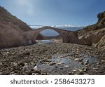 Built in 1640, the Kasabashi Bridge is one of the oldest surviving Ottoman bridges in Albania. It was built by the main architect of the Ottoman Empire, Reis Mimar Kasëm.