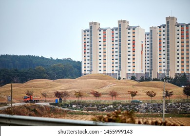 Bujangni Ancient Tombs In Seosan. It Is A Grave Of The Three Kingdoms Period.