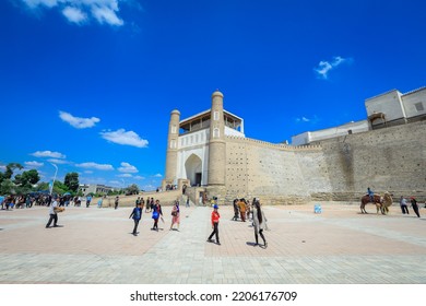 Bukhara, Uzbekistan - May 05, 2022: View To The Tourists Near The Entrance Gates Of The Ark, The Medieval Massive Bukhara Fortress In Uzbekistan