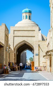 BUKHARA, UZBEKISTAN - SEPTEMBER 4: Street Bazaar With Souvenirs In Bukhara Downtown. September 2016