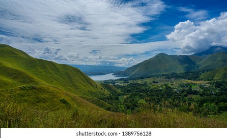 Bukit Holbung Pulau Samosir Danau Toba