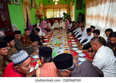 Bukittinggi West Sumatera Indonesia December 4 Stock Photo 2183968769 ...